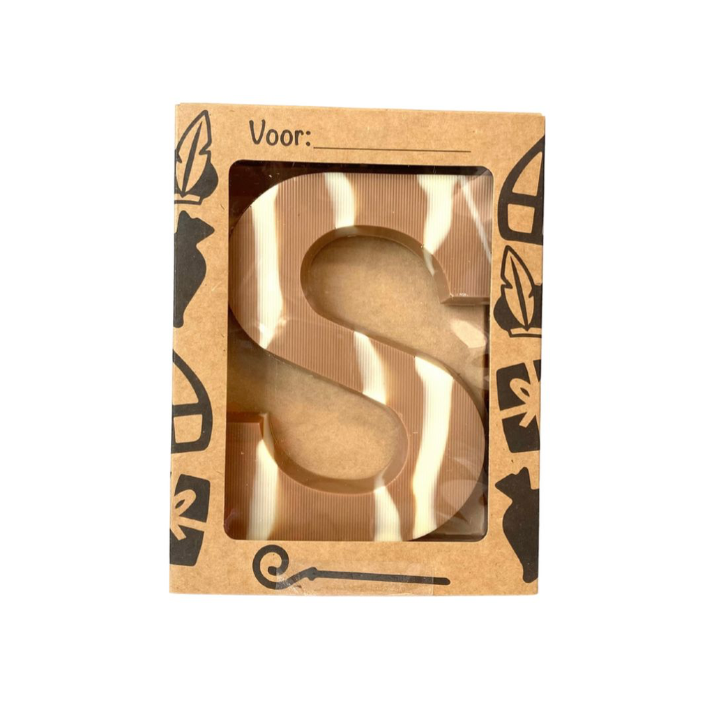 The Finest in Chocolate - Letter S Karamel massief witte streep 135 g